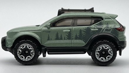 Машинка Базовая Hot Wheels Volvo XC40 Recharge Mud Studs 1:64 HKG55 Green - Retromagaz, image 4