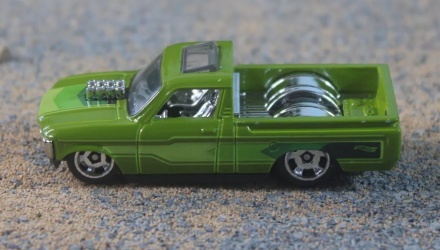 Машинка Базовая Hot Wheels Custom '72 Chevy LUV Hot Trucks 1:64 HTC33 Green - Retromagaz, image 2