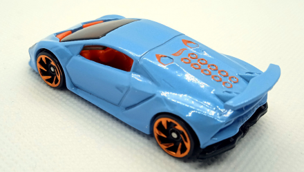 Машинка Базовая Hot Wheels Lamborghini Sesto Elemento Exotics 1:64 GHC35 Light Blue - Retromagaz, image 4