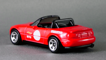 Машинка Базовая Hot Wheels '91 Mazda MX-5 Miata Speed Graphics 1:64 FYD99 Red - Retromagaz, image 4