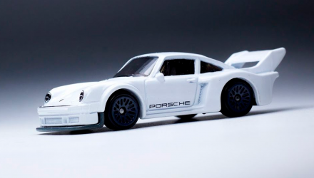 Машинка Базовая Hot Wheels Porsche 934.5 Factory Fresh 1:64 DTW87 White - Retromagaz, image 1