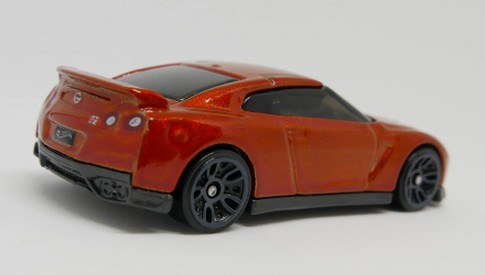 Машинка Базовая Hot Wheels '17 Nissan GT-R (R35) Nightburnerz 1:64 DTW99 Orange - Retromagaz, image 3