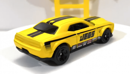 Машинка Базова Hot Wheels '18 Dodge Challenger SRT Demon Muscle Mania 1:64 GHD04 Yellow - Retromagaz, image 2