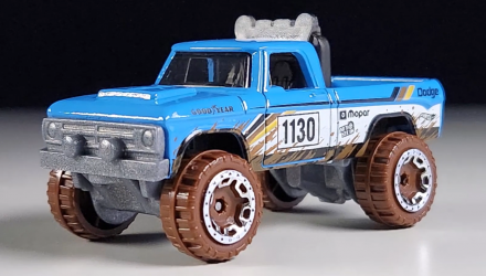 Машинка Базовая Hot Wheels '70 Dodge Power Wagon Mud Studs 1:64 HKH76 Light Blue - Retromagaz, image 2