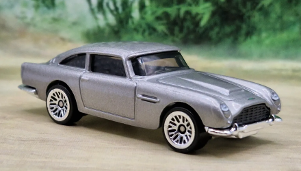 Машинка Базова Hot Wheels Aston Martin 1963 DB5 James Bond 007 Goldfinger Screen Time 1:64 HTB36 Grey - Retromagaz, image 1