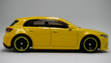 Машинка Базова Hot Wheels '19 Mercedes-Benz A-Class Hatchbacks 1:64 HCW78 Yellow - Retromagaz, image 4