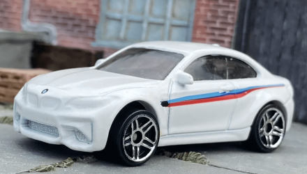 Машинка Базовая Hot Wheels 2016 BMW M2 Factory Fresh 1:64 FYC10 White - Retromagaz, image 1