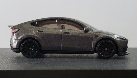 Машинка Базова Hot Wheels Tesla Model Y Green Speed 1:64 HKK20 Metallic Silver - Retromagaz, image 3