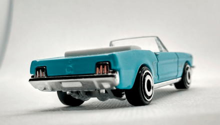 Машинка Базова Hot Wheels Thunderball 007 '65 Ford Mustang Convertible Screen Time 1:64 GHC77 Turquoise - Retromagaz, image 5