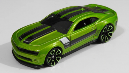 Машинка Базовая Hot Wheels 2013 Chevy Camaro Special Edition Treasure Hunts Dream Garage 1:64 GHD73 Green - Retromagaz, image 2