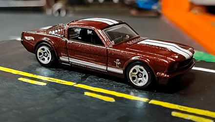 Машинка Базовая Hot Wheels '65 Mustang 2+2 Fastback Muscle Mania 1:64 HCX81 Dark Red - Retromagaz, image 2