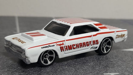 Машинка Базовая Hot Wheels '68 Dodge Dart Gassers 1:64 HTC57 White - Retromagaz, image 1