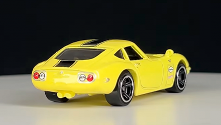 Тематическая Машинка Hot Wheels Toyota 2000 GT Japanese Classics 1:64 HLK15 Yellow - Retromagaz, image 3