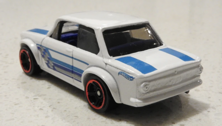 Машинка Базовая Hot Wheels BMW 2002 BMW 1:64 DHX60 White - Retromagaz, image 3