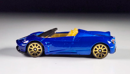 Машинка Базовая Hot Wheels '17 Pagani Huayra Roadster Roadsters 1:64 HKK08 Dark Blue - Retromagaz, image 4