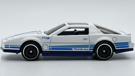 Машинка Базовая Hot Wheels '84 Pontiac Firebird Muscle Mania 1:64 HKK92 White - Retromagaz, image 4