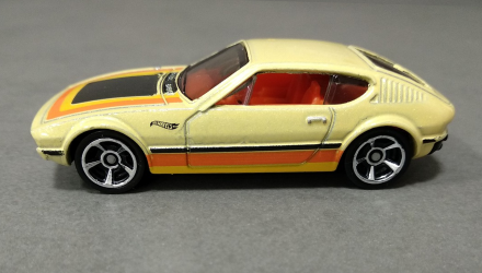 Машинка Базова Hot Wheels Volkswagen SP2 Volkswagen 1:64 FYD62 Yellow - Retromagaz, image 4