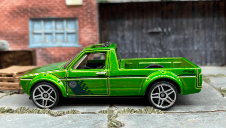 Машинка Базова Hot Wheels Volkswagen Caddy Volkswagen 1:64 FYD59 Green - Retromagaz, image 2