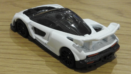 Машинка Базовая Hot Wheels McLaren Senna Nightburnerz 1:64 GHD18 White - Retromagaz, image 3