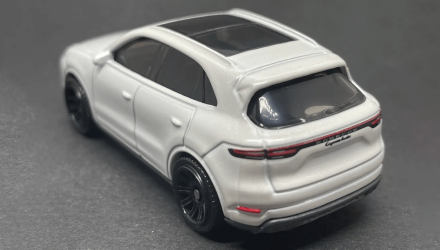 Машинка Большой Город Matchbox Porsche Cayenne Turbo Metro 1:64 HVN96 White - Retromagaz, image 2