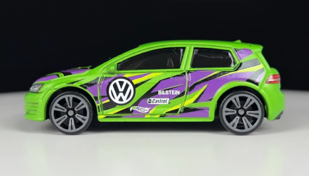 Тематична Машинка Hot Wheels Volkswagen Golf Mk7 Neon Speeders 1:64 HLH72/HLH74 Green - Retromagaz, image 4