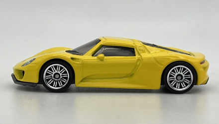 Машинка Большой Город Matchbox Porsche 918 Spyder Showroom 1:64 HLC88 Yellow - Retromagaz, image 4