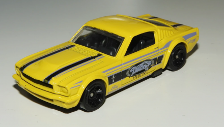 Машинка Базова Hot Wheels '65 Mustang 2+2 Fastback Muscle Mania 1:64 FYG74 Yellow - Retromagaz, image 2