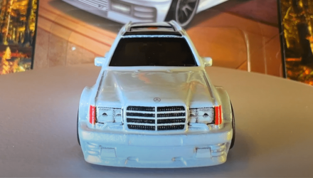 Машинка Premium Hot Wheels Mercedes-Benz AMG E 36 Estate Special Edition Boulevard 1:64 HRT78 White - Retromagaz, image 5