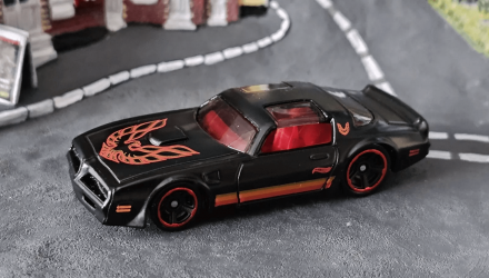 Машинка Базовая Hot Wheels '77 Pontiac Firebird T/A Muscle Mania 1:64 HTC60 Black - Retromagaz, image 1