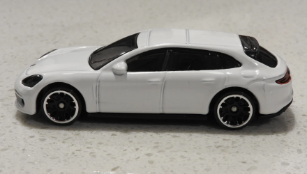 Машинка Базовая Hot Wheels Porsche Panamera Turbo S E-Hybrid Sport Turismo Porsche 1:64 GHD20 White - Retromagaz, image 4