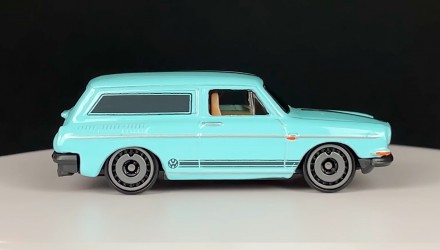 Тематическая Машинка Hot Wheels Custom '69 Volkswagen Squareback Volkswagen 1:64 HDH41 Light Blue - Retromagaz, image 5