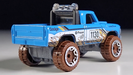 Машинка Базовая Hot Wheels '70 Dodge Power Wagon Mud Studs 1:64 HKH76 Light Blue - Retromagaz, image 3