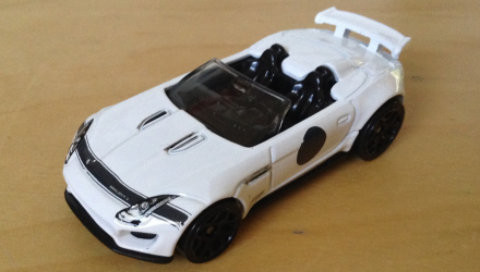 Машинка Базовая Hot Wheels '15 Jaguar F-Type Kmart Exclusive Showroom 1:64 FBJ21 White - Retromagaz, image 2