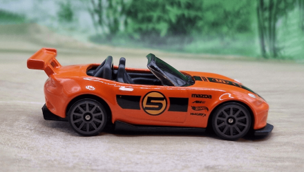 Машинка Базова Hot Wheels '15 Mazda MX-5 Miata J-Imports 1:64 HTD22 Orange - Retromagaz, image 3