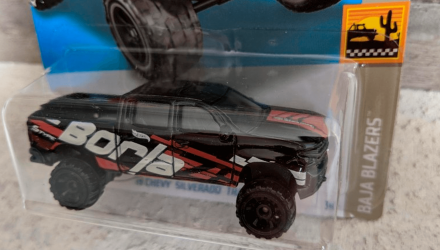 Машинка Базовая Hot Wheels '19 Chevy Silverado Trail Boss LT Baja Blazers 1:64 HCT49 Black - Retromagaz, image 2