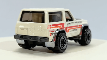 Машинка Базова Hot Wheels Nissan Patrol Custom J-Imports 1:64 HKG23 Tan - Retromagaz, image 4